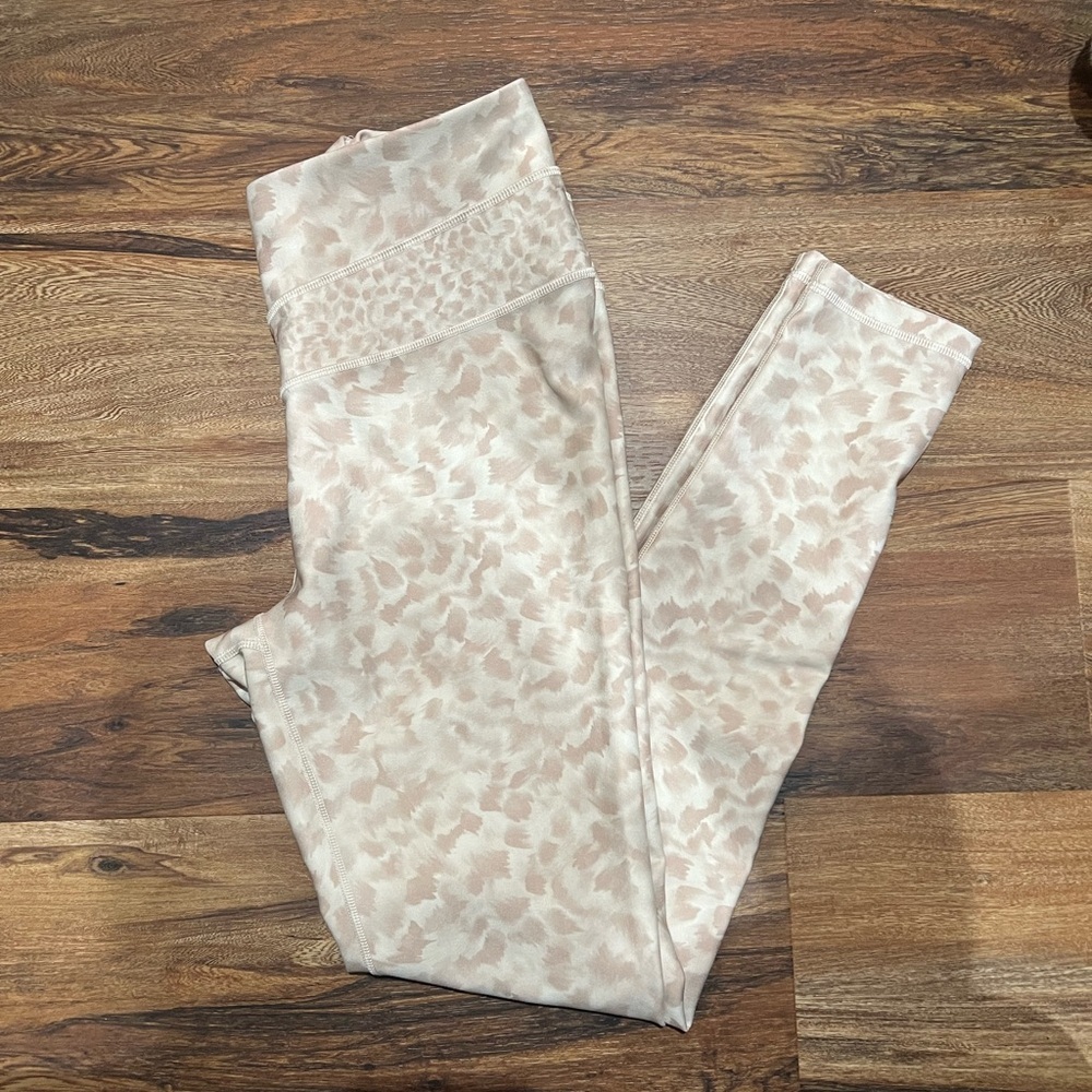 CALIA by Carrie Underwood Cream Patterned Leggings Nice Leopard Print EUC